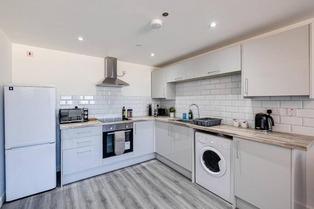 Entire 1 Bed Apt In The Centre Of Stockport Bagian luar foto