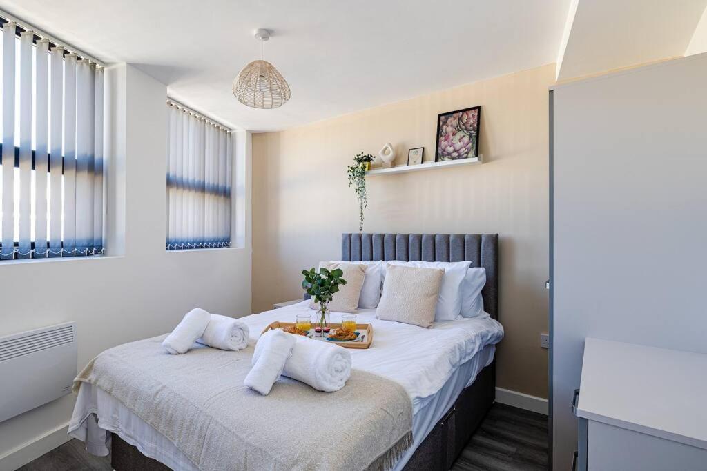 Entire 1 Bed Apt In The Centre Of Stockport Bagian luar foto